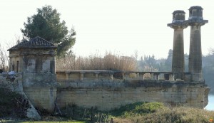 Vestiges du pont suspendu - Chemin Urbain V - Remoulins